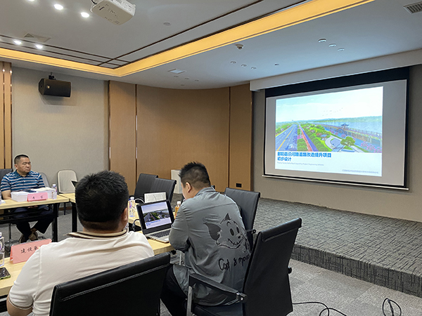 爱游戏(ayx)中国官方网站组织召开鄱阳县沿河路道路改造提升项目初步设计（概算）的评审会