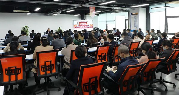 爱游戏(ayx)中国官方网站党支部组织党员和中层干部参加学习贯彻党的二十大精神专题培训班