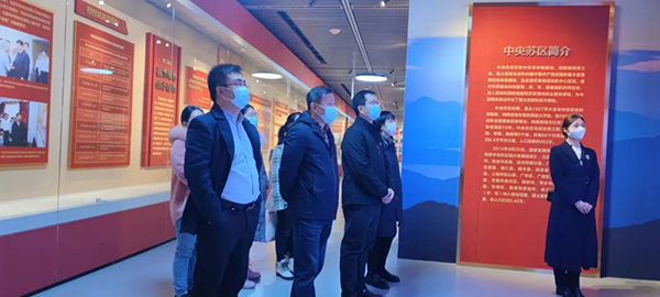 爱游戏(ayx)中国官方网站党支部参加“参观苏区振兴十周年成就展及红色图书馆”的专题活动