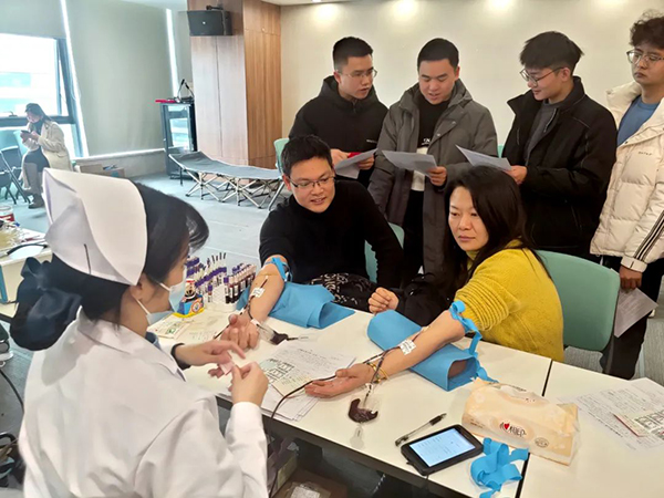 【热血有情 大爱无疆】爱游戏(ayx)中国官方网站组织开展无偿献血活动