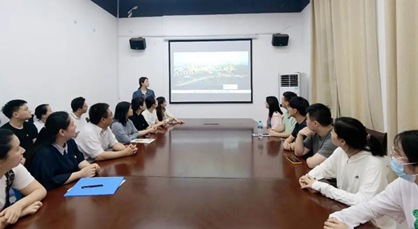 爱游戏(ayx)中国官方网站党支部开展“推动垃圾分类，践行绿色发展”联合党建活动